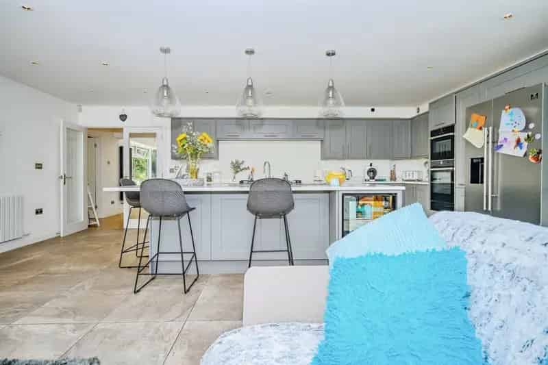 Stunning 4 5 Bedroom Detached Home in Prestigious Cul de Sac