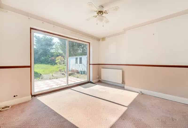 2 Bedroom Bungalow For Sale Near Banstead Village