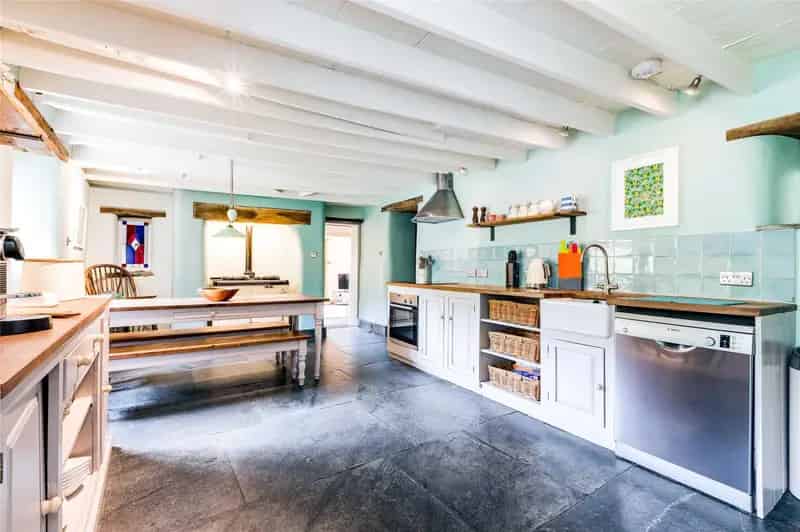 Grade II Listed 3-Bedroom Home with Shepherd's Hut and 1-Acre Grounds