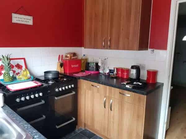 3 Bed House Near Rochford Station - Large Garden and Driveway