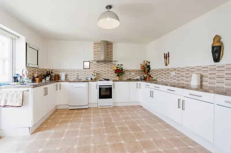 Waterside Detached Property in Saltash Passage