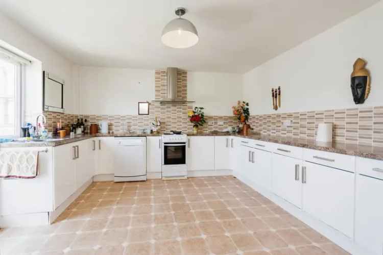 Waterside Detached Property in Saltash Passage