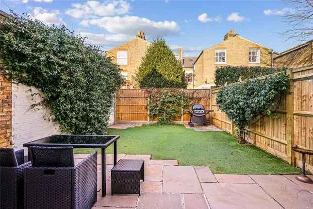 5 Bedroom Family Home in Abbeville Village Clapham