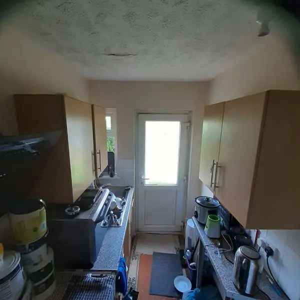 Spacious Flat Near Station Separate Rooms Quiet Road