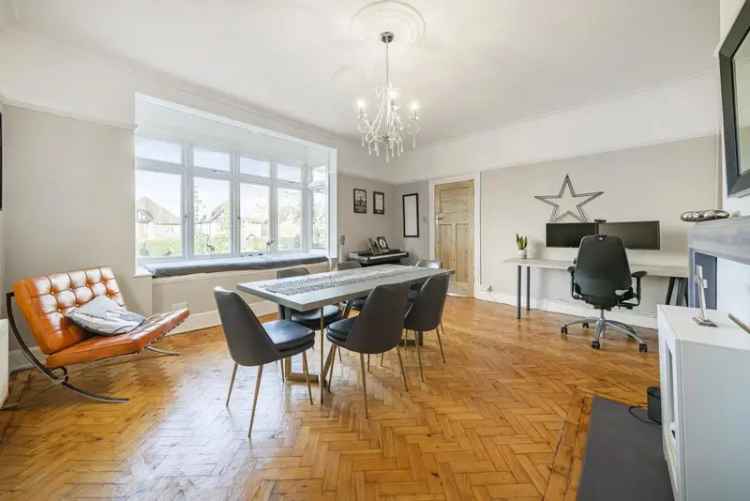 House For Sale in London, England