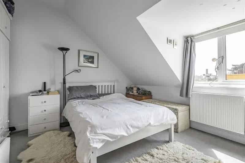 3 Bed Flat for Sale - Spacious Top Floor Apartment