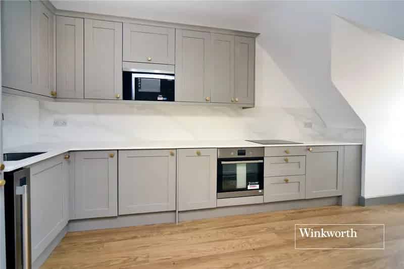 Luxury 1 Bedroom Apartment Cheam