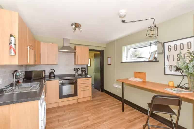 3 Bedroom End Terrace House for Sale - No Onward Chain