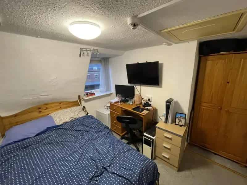 1 Bedroom Terrace House Near University