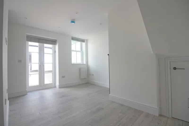 2 Bedroom Mews House to Rent Near Amenities