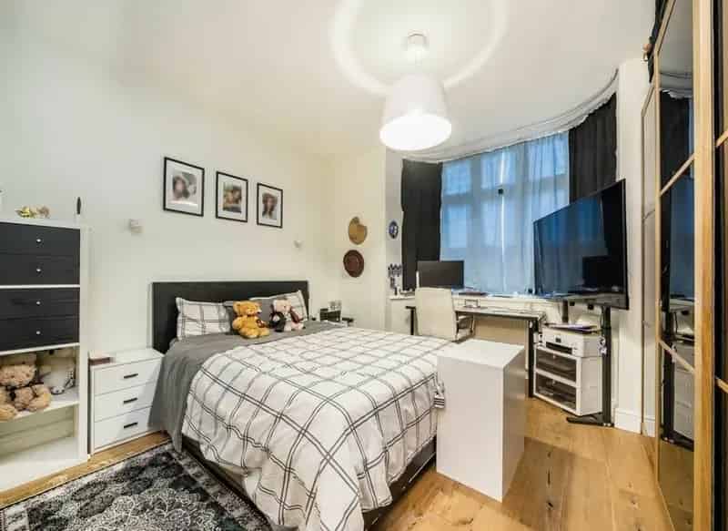 Spacious 3-Bed Flat with Private Garden in Streatham