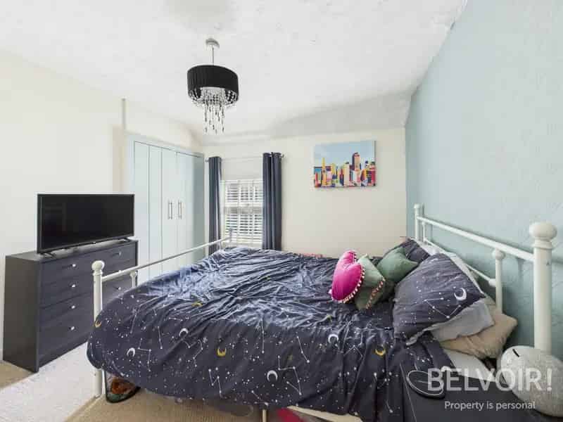 Two Bedroom Mid-Terraced House Stone Freehold