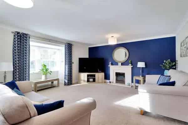 Six Bedroom Detached Home with Garden and Garage in Kent