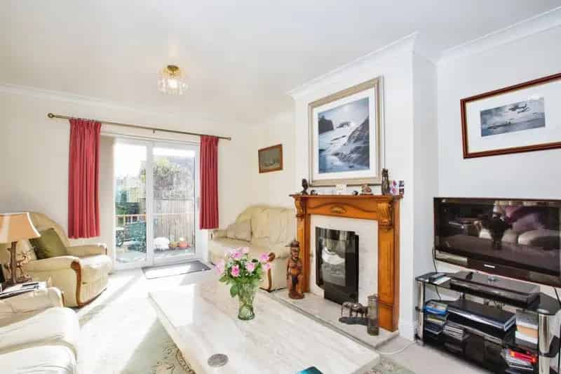 4 Bed Detached House With Garage And Parking