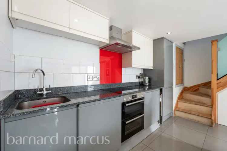 One Bedroom House in Ewell Village Near Train Stations