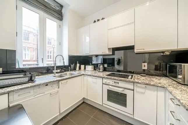 Flat to rent in Park Street, London W1K