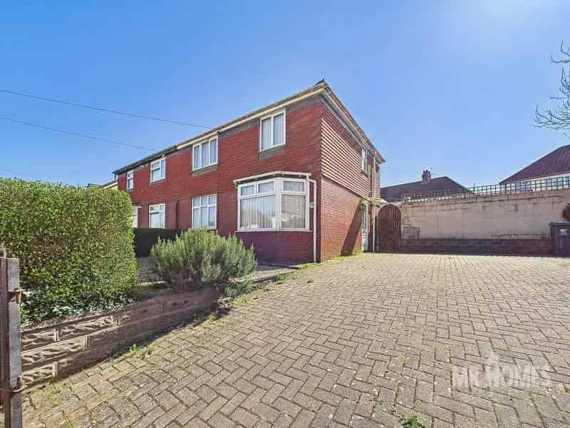 3 Bedroom Semi Detached House For Sale No Chain