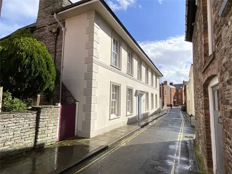 8-Bedroom Georgian House with Cottage in Brecon