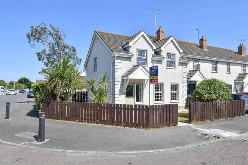 Modern 3-Bed End Terrace House Killough Detached Garage New Kitchen Bathrooms