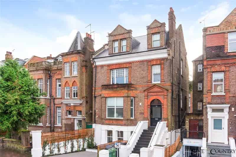 3 Bedroom Garden Apartment for Sale Broadhurst Gardens London