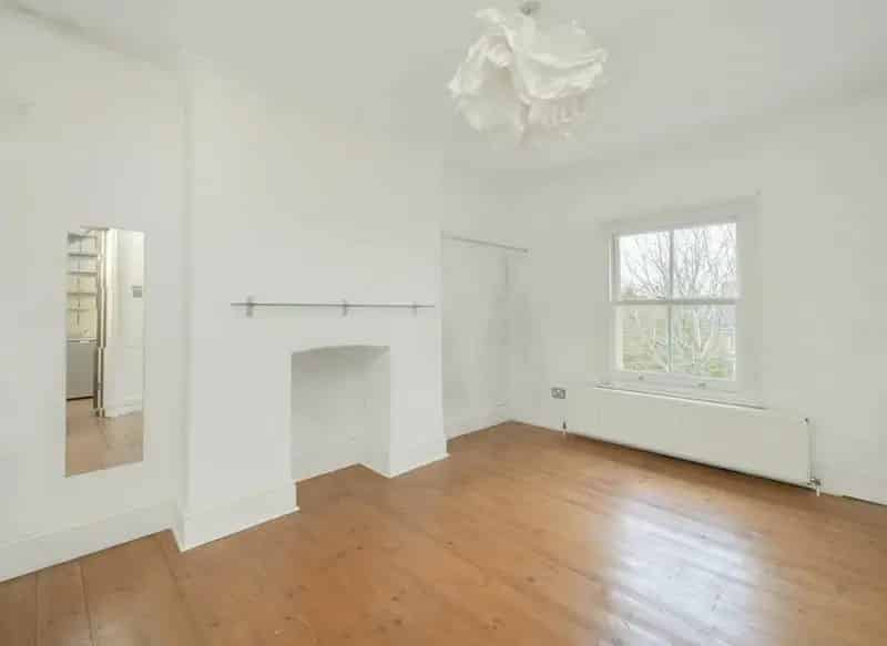 Large Double Bedroom Acton Conversion - Share of Freehold