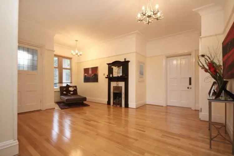 8 Bedroom Detached House for Sale