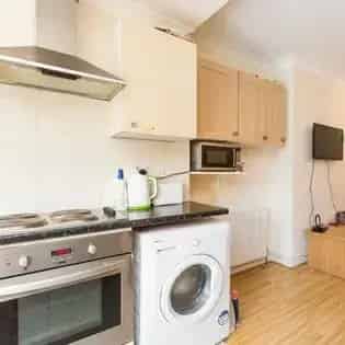 8 Bedroom House Near East Acton Tube Station West London