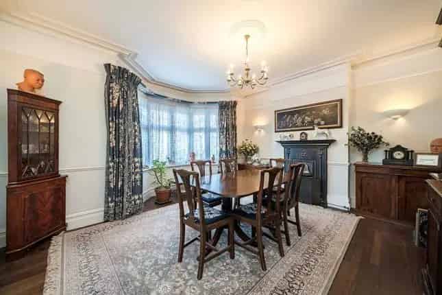Edwardian Semi-Detached House For Sale in West Ealing
