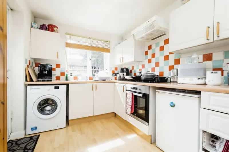 Spacious Two Bedroom Maisonette with Garden and Parking