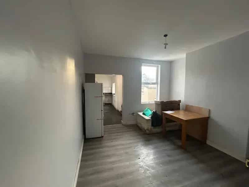 3 Bedroom End Terrace House Near Bramall Lane Sheffield