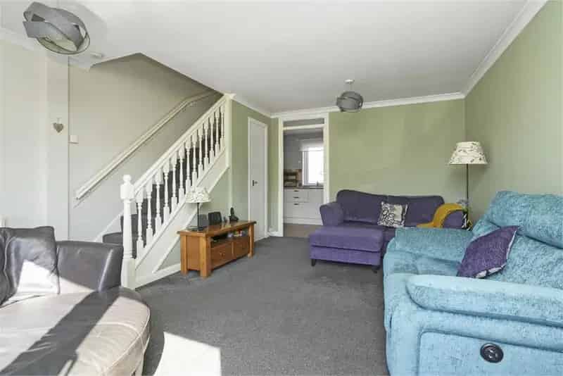2 Bed End Terrace House with Garden and Parking