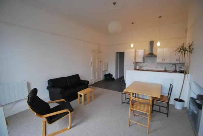 1 Bedroom Apartment Bath City Centre Zero Deposit