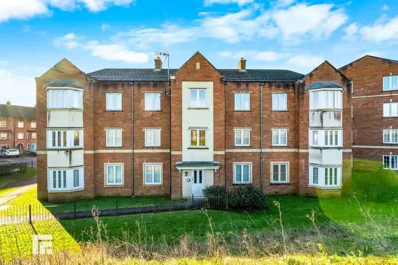2 Bedroom Apartment for Sale in Radyr Cardiff
