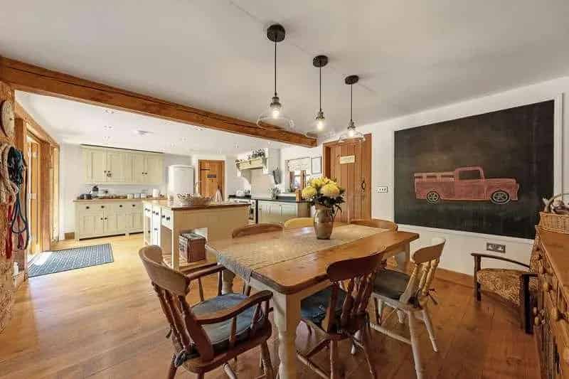 4 bed property for sale