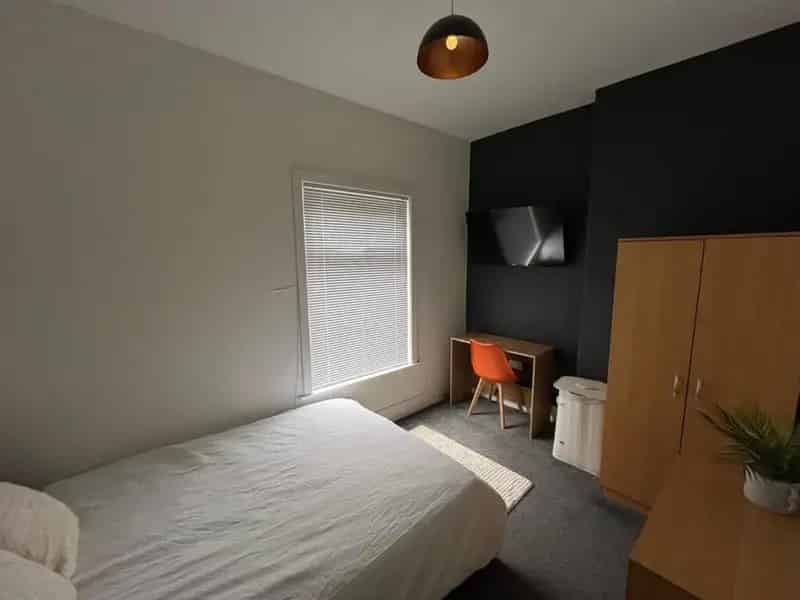 3 Bedroom Terraced House Fully Furnished Modern Kitchen