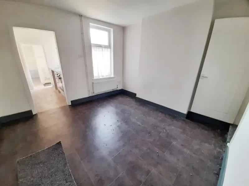 3 Bed Semi-Detached House For Sale No Chain
