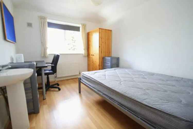 6 Bedroom Semi-Detached House Student Let Bournemouth