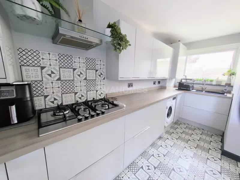 2 Bedroom End Terrace House Southway