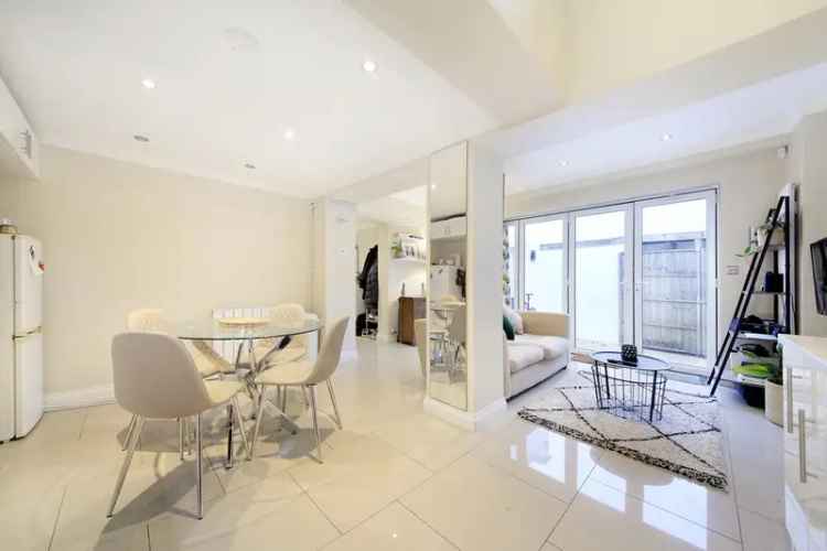 1 Bedroom Flat for Sale Queenstown Road Battersea