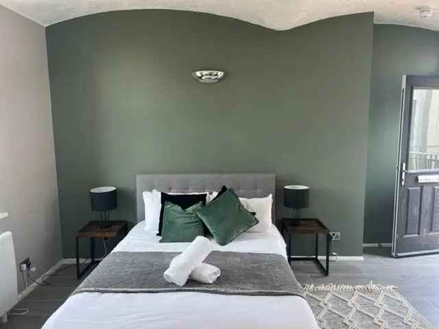 Luxury Studio Flat Student Friendly Available July