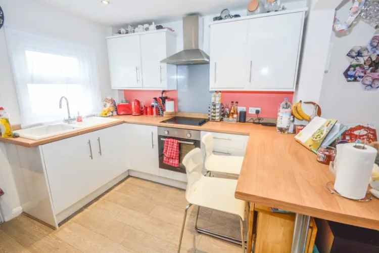 2 Bedroom End-Terraced House in Eastbourne