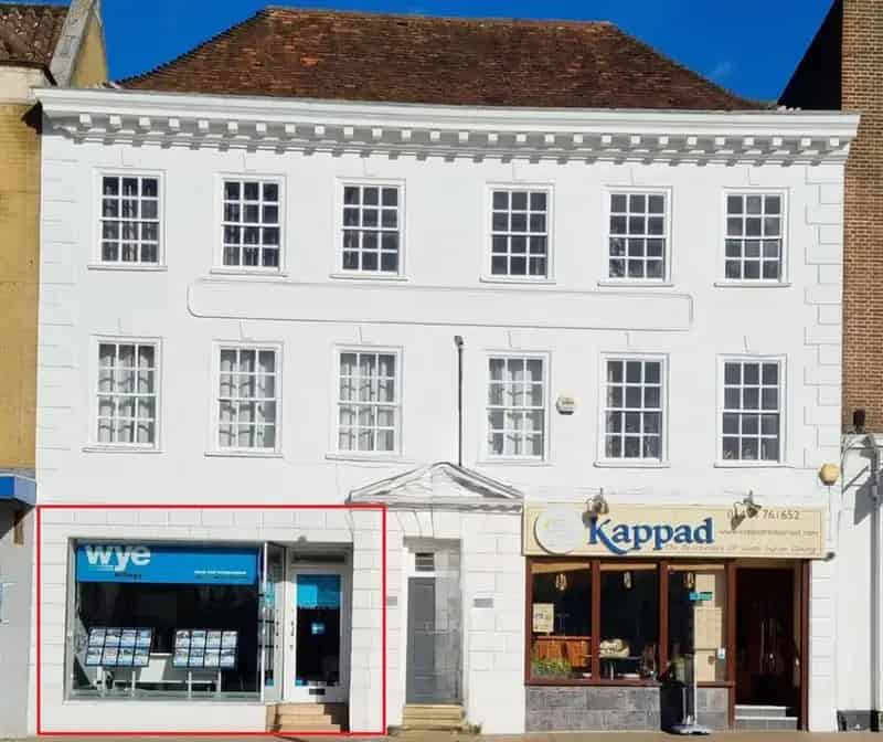Ground Floor Retail Unit with Basement Storage Grade II Listed Building