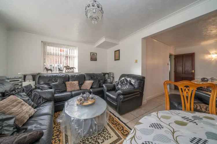 5 Bed Extended Family Home with Garage and Solar Panels