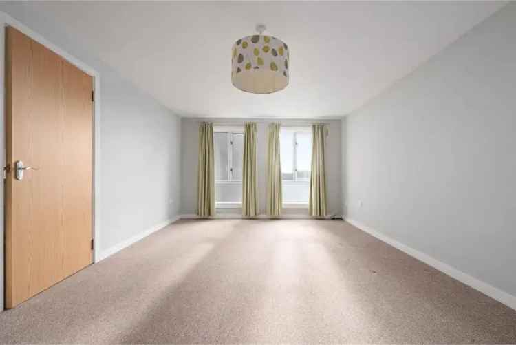 2 Bed Flat - First Floor with 1 Reception Room