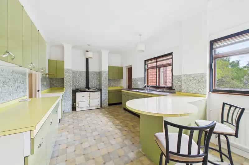 5 Bedroom Detached House For Sale in Idyllic Woodland Setting