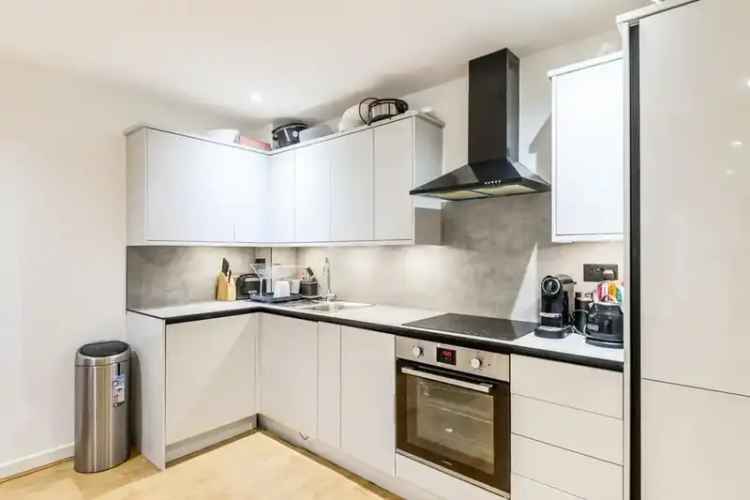 2 Bedroom Flat for Sale near Clock House Station