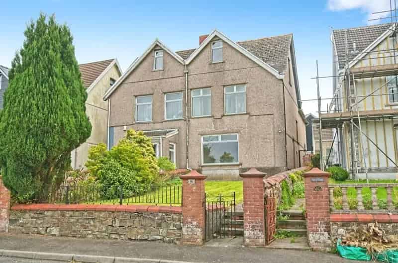 4 Bedroom Semi Detached House For Sale