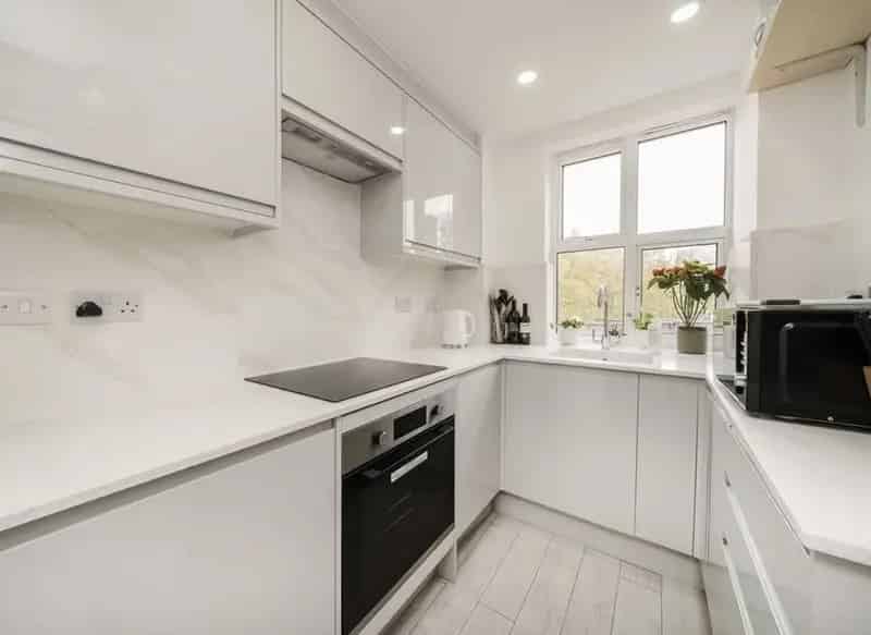 3 Bedroom Apartment in Portered Block with Lift