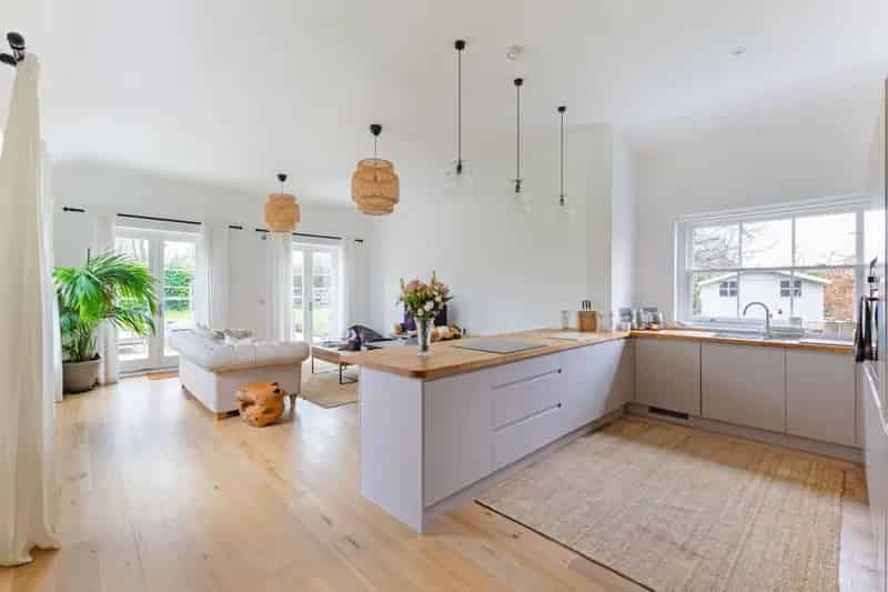 3 Bedroom Bungalow for Sale Near Horsham