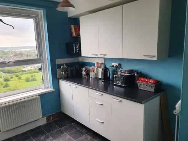 Large 3 Bed Flat 11th Floor Balcony 2 Car Parks Near Schools